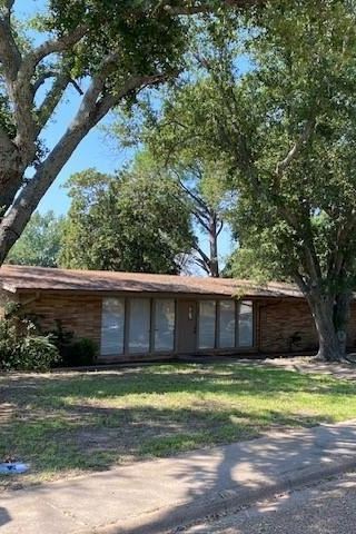 Photo of the office building.